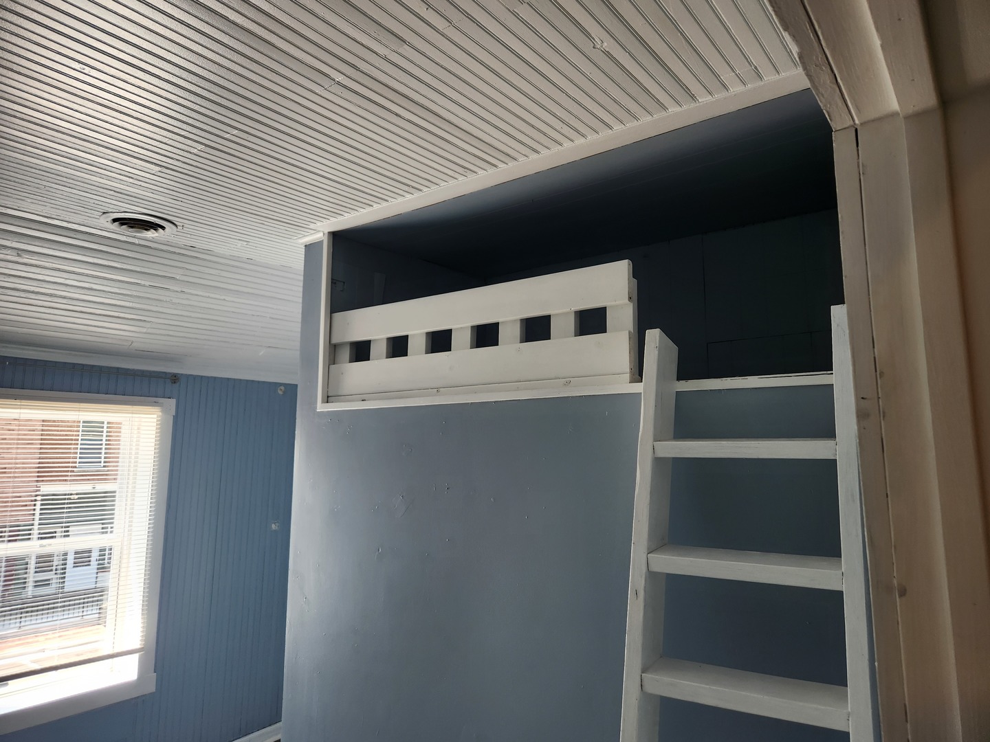 106 W Comanche Avenue, Shabbona, IL 60550