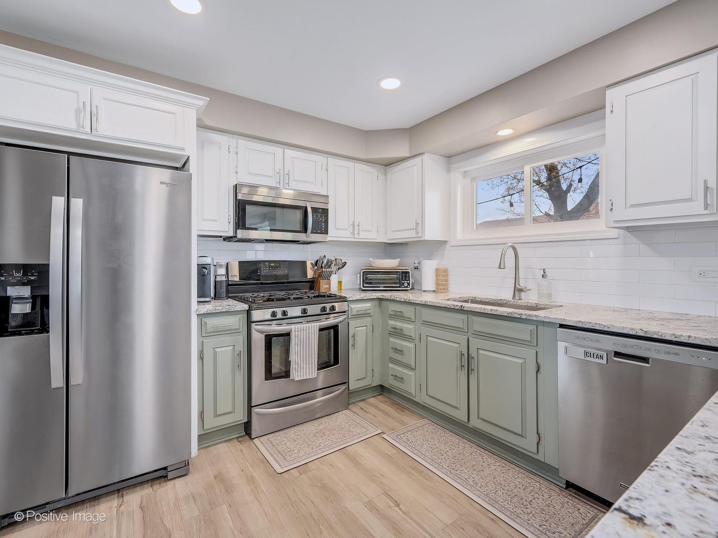 657 W Armitage Avenue, Elmhurst, IL 60126