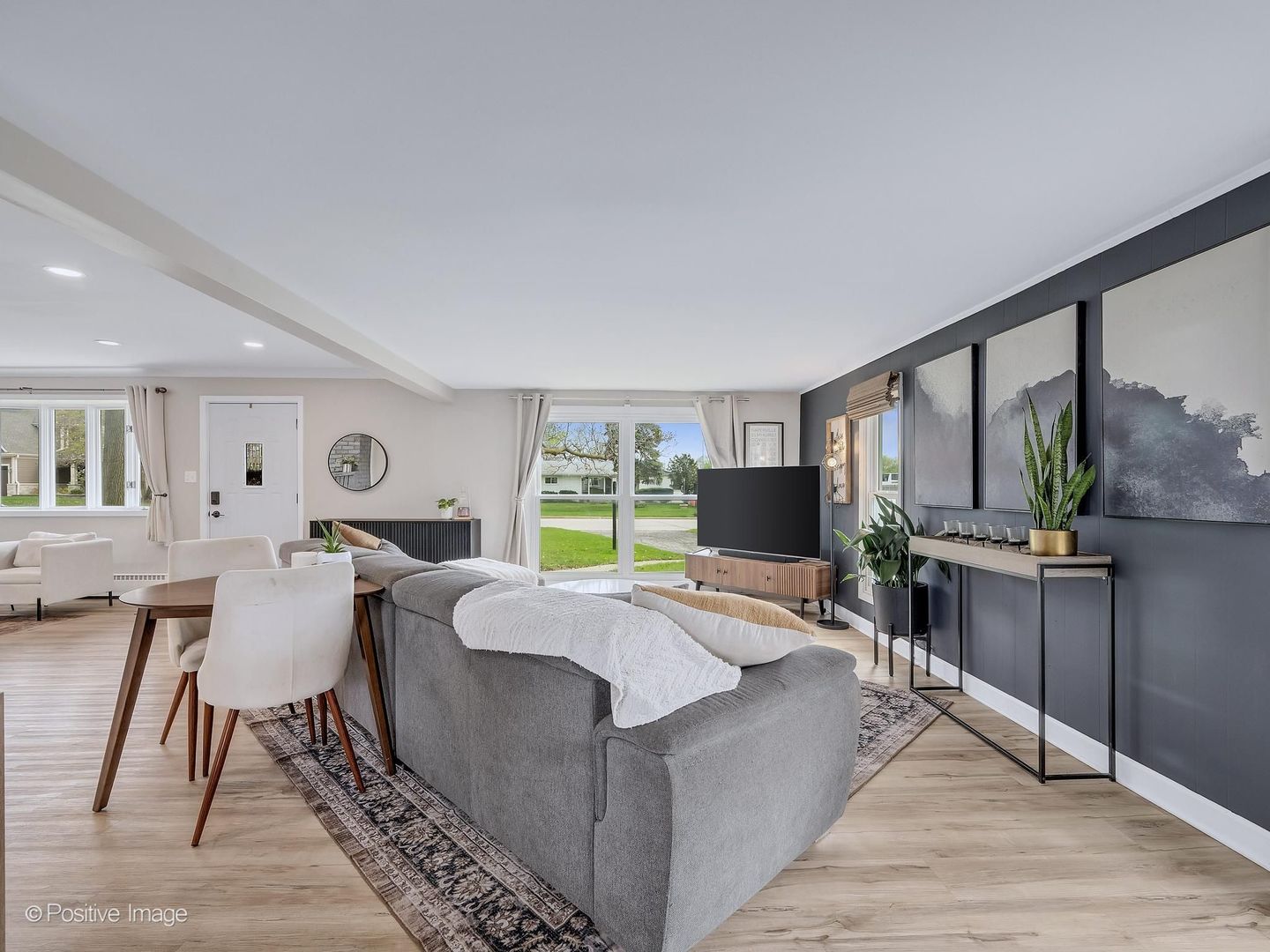 657 W Armitage Avenue, Elmhurst, IL 60126