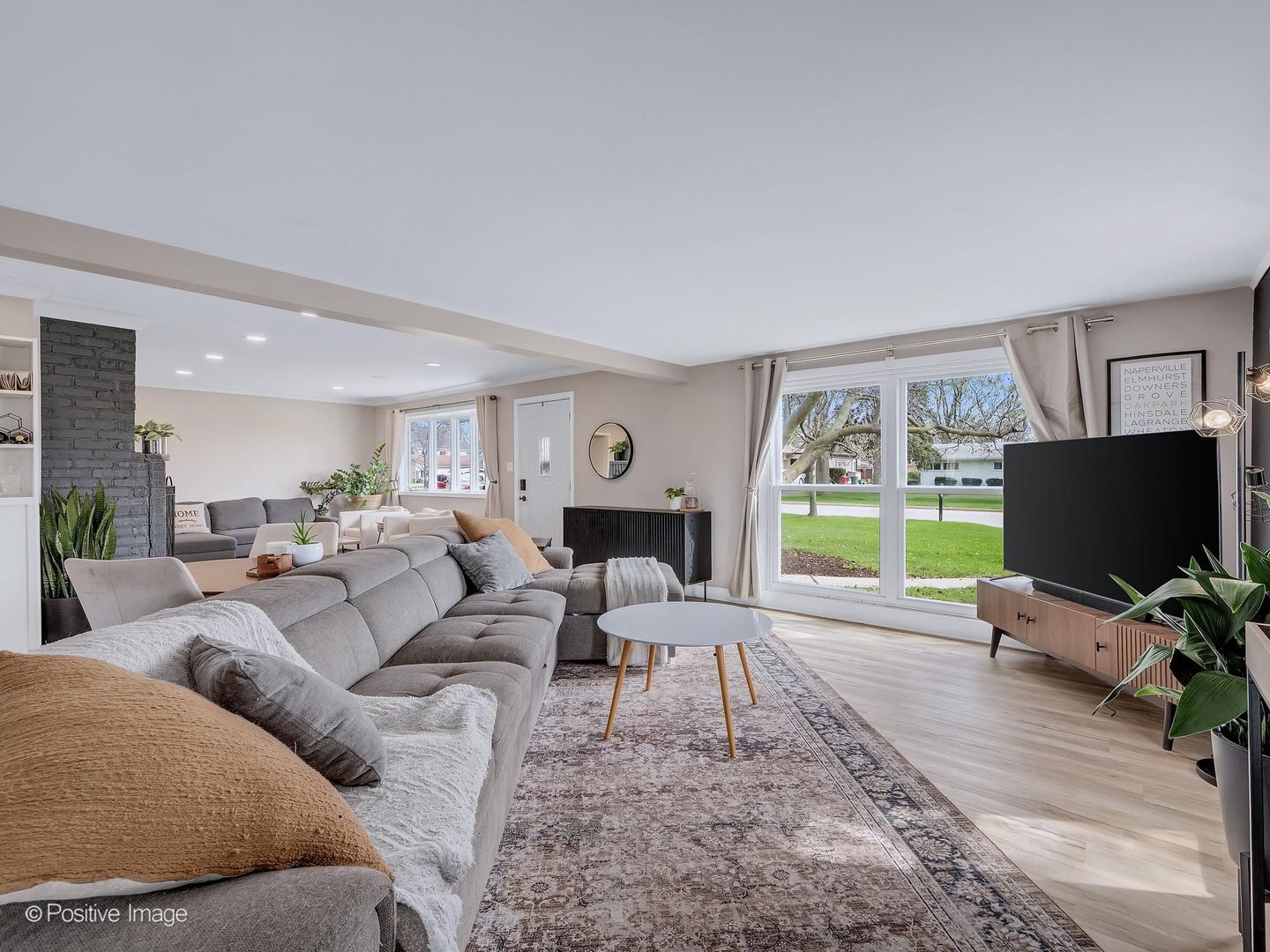 657 W Armitage Avenue, Elmhurst, IL 60126