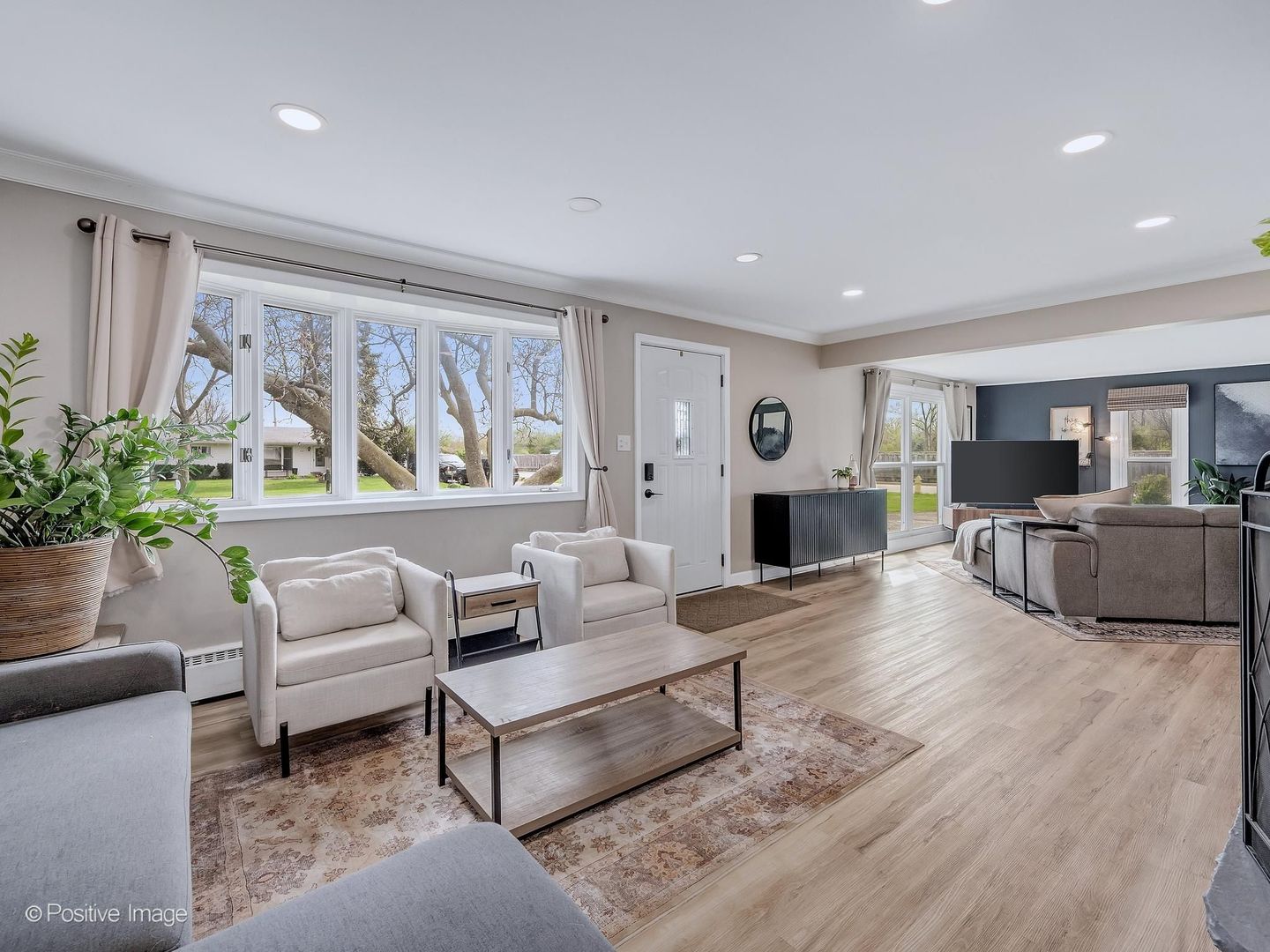 657 W Armitage Avenue, Elmhurst, IL 60126