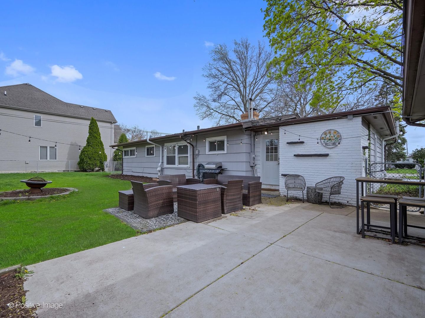 657 W Armitage Avenue, Elmhurst, IL 60126