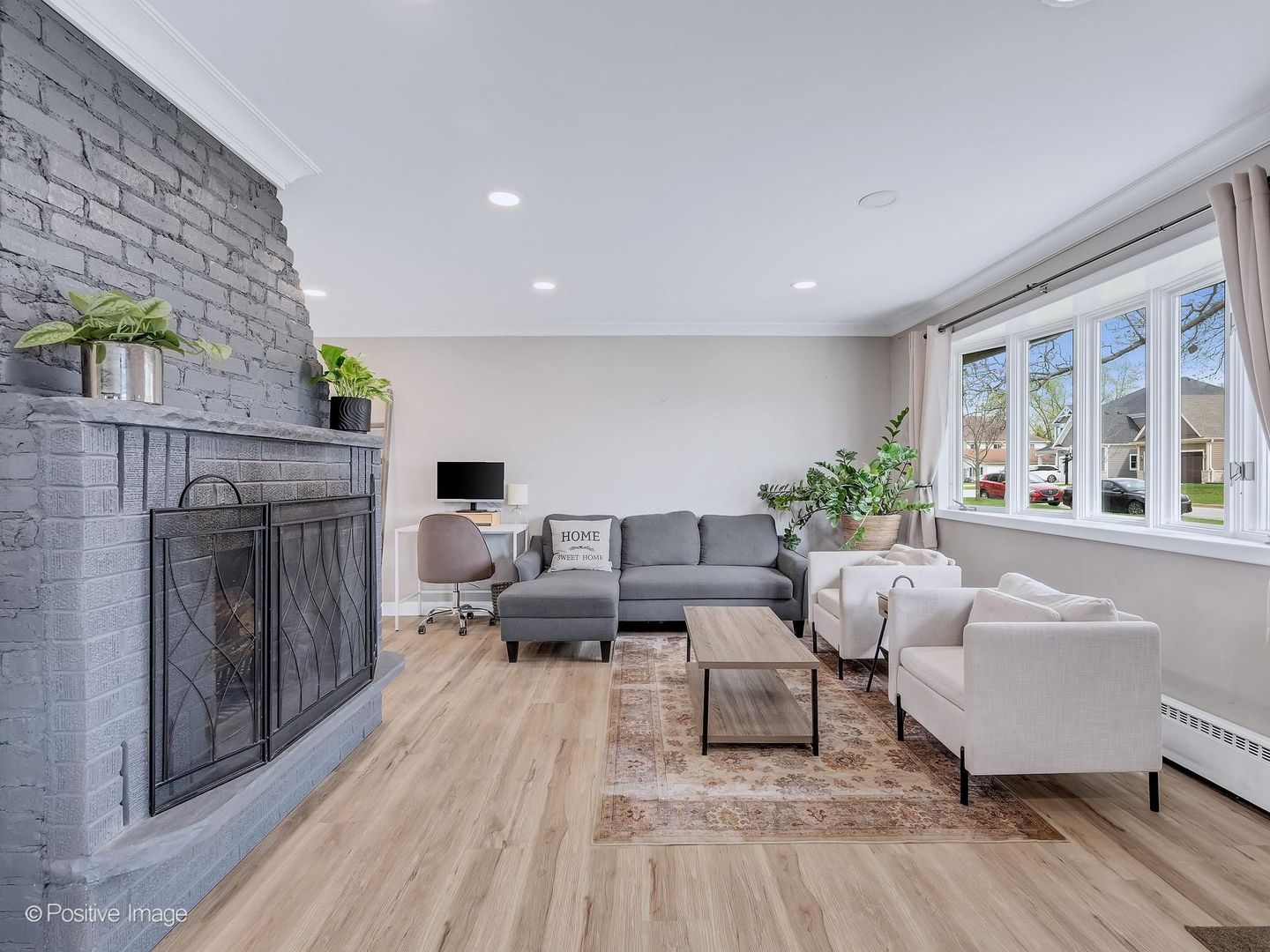 657 W Armitage Avenue, Elmhurst, IL 60126