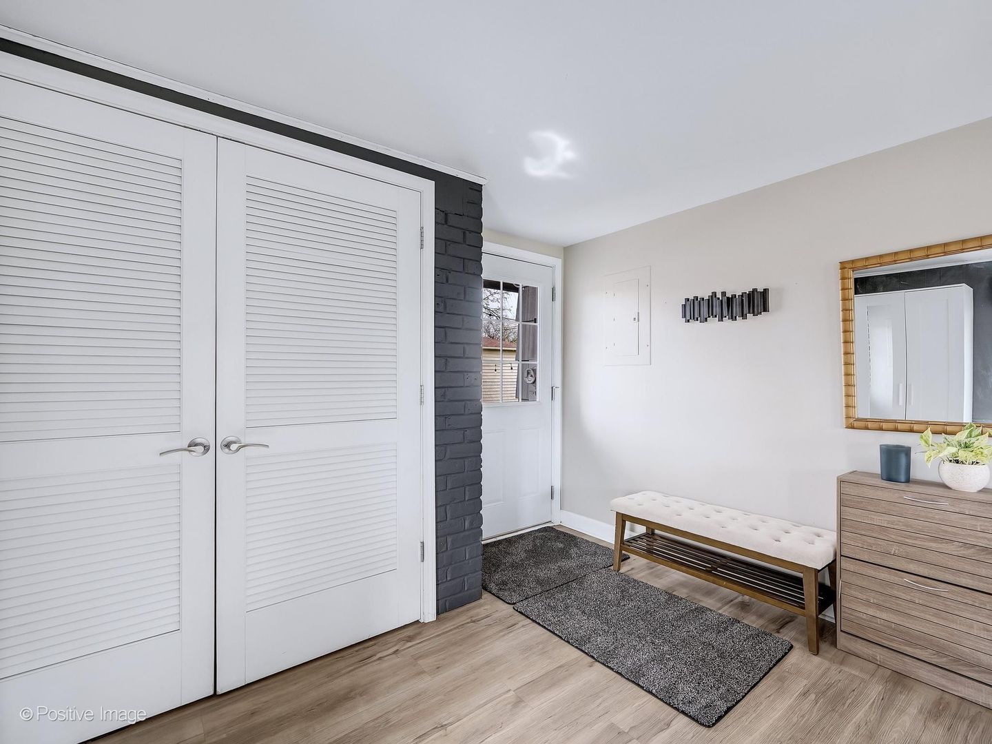 657 W Armitage Avenue, Elmhurst, IL 60126