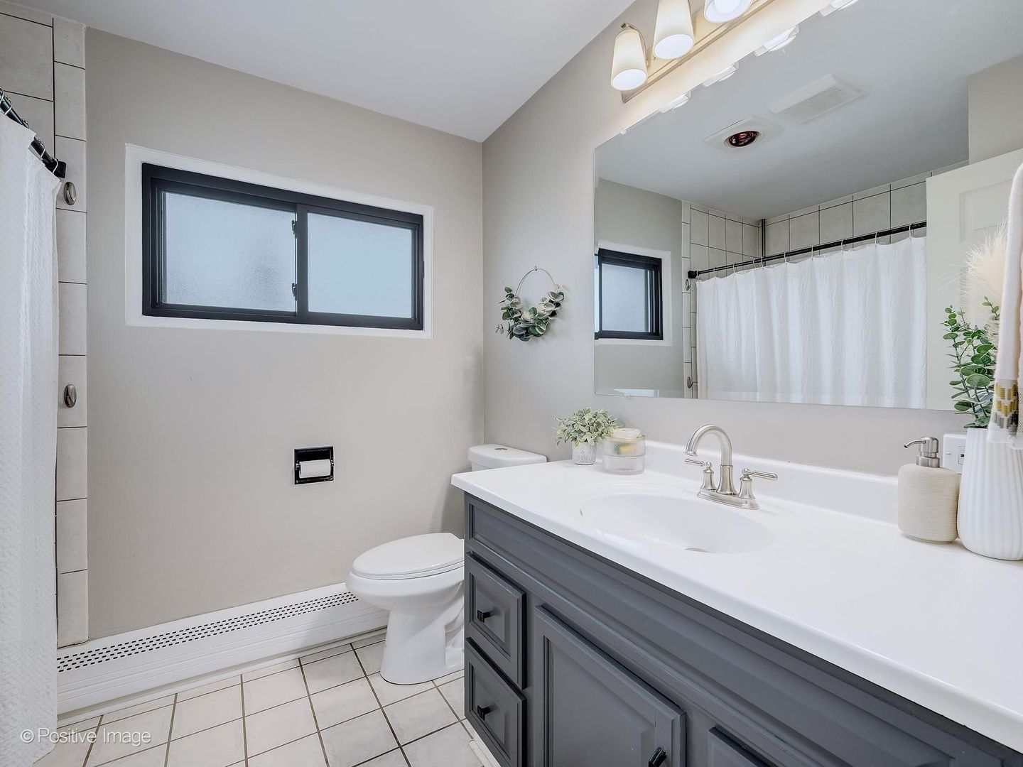 657 W Armitage Avenue, Elmhurst, IL 60126