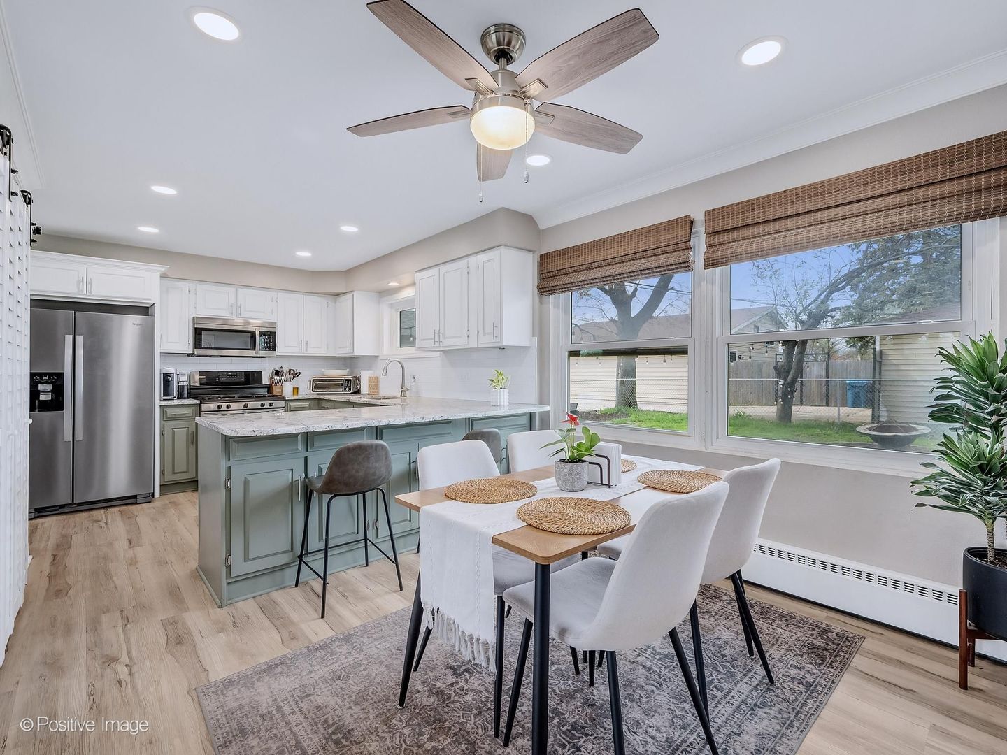 657 W Armitage Avenue, Elmhurst, IL 60126