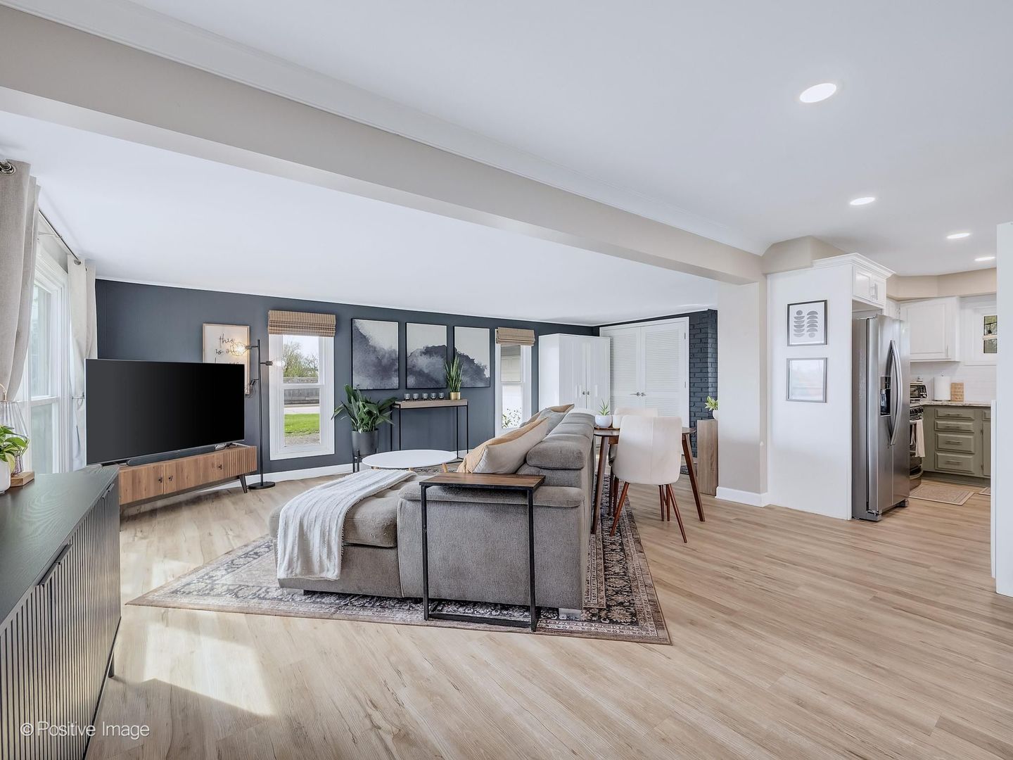 657 W Armitage Avenue, Elmhurst, IL 60126