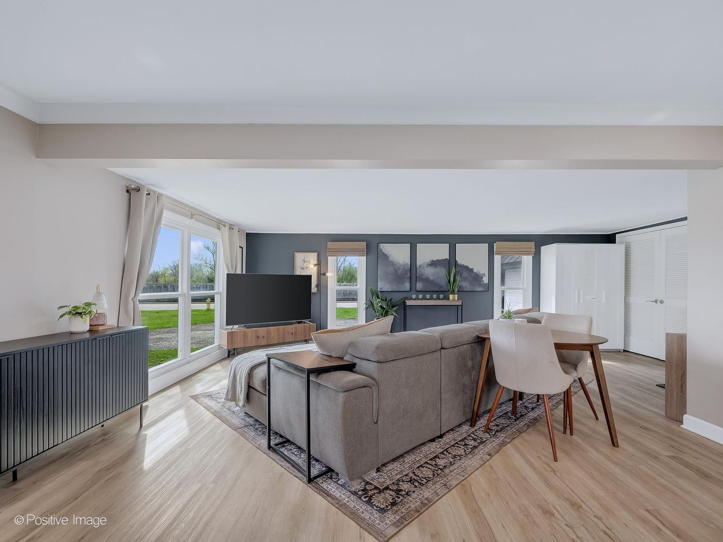 657 W Armitage Avenue, Elmhurst, IL 60126