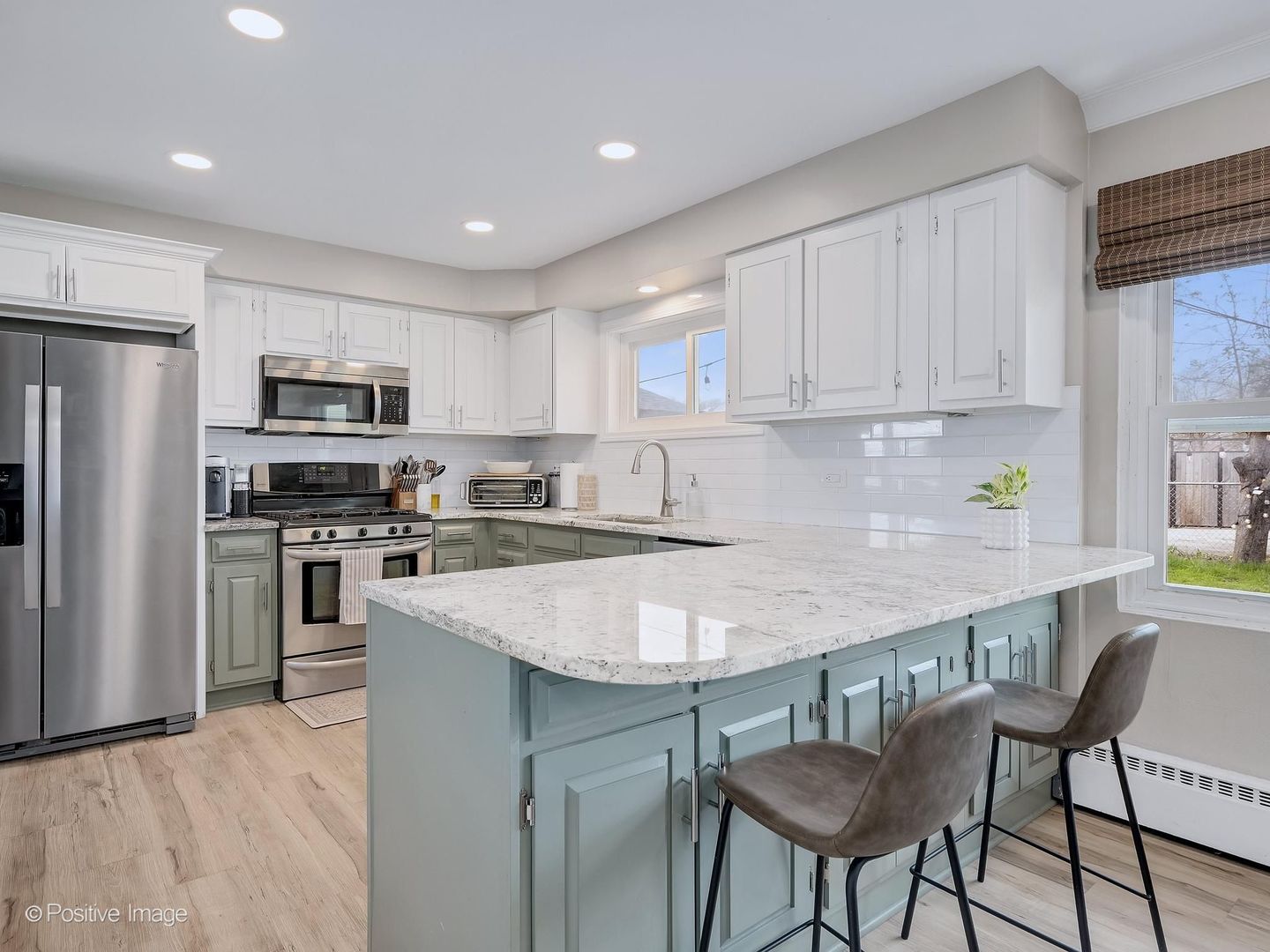 657 W Armitage Avenue, Elmhurst, IL 60126