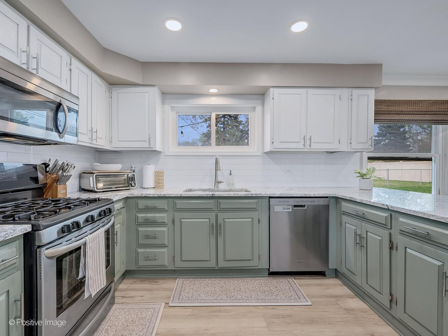 657 W Armitage Avenue, Elmhurst, IL 60126