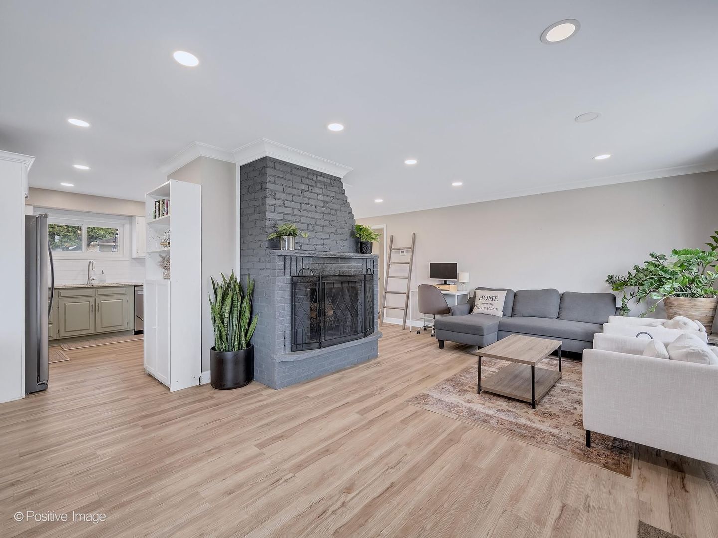 657 W Armitage Avenue, Elmhurst, IL 60126