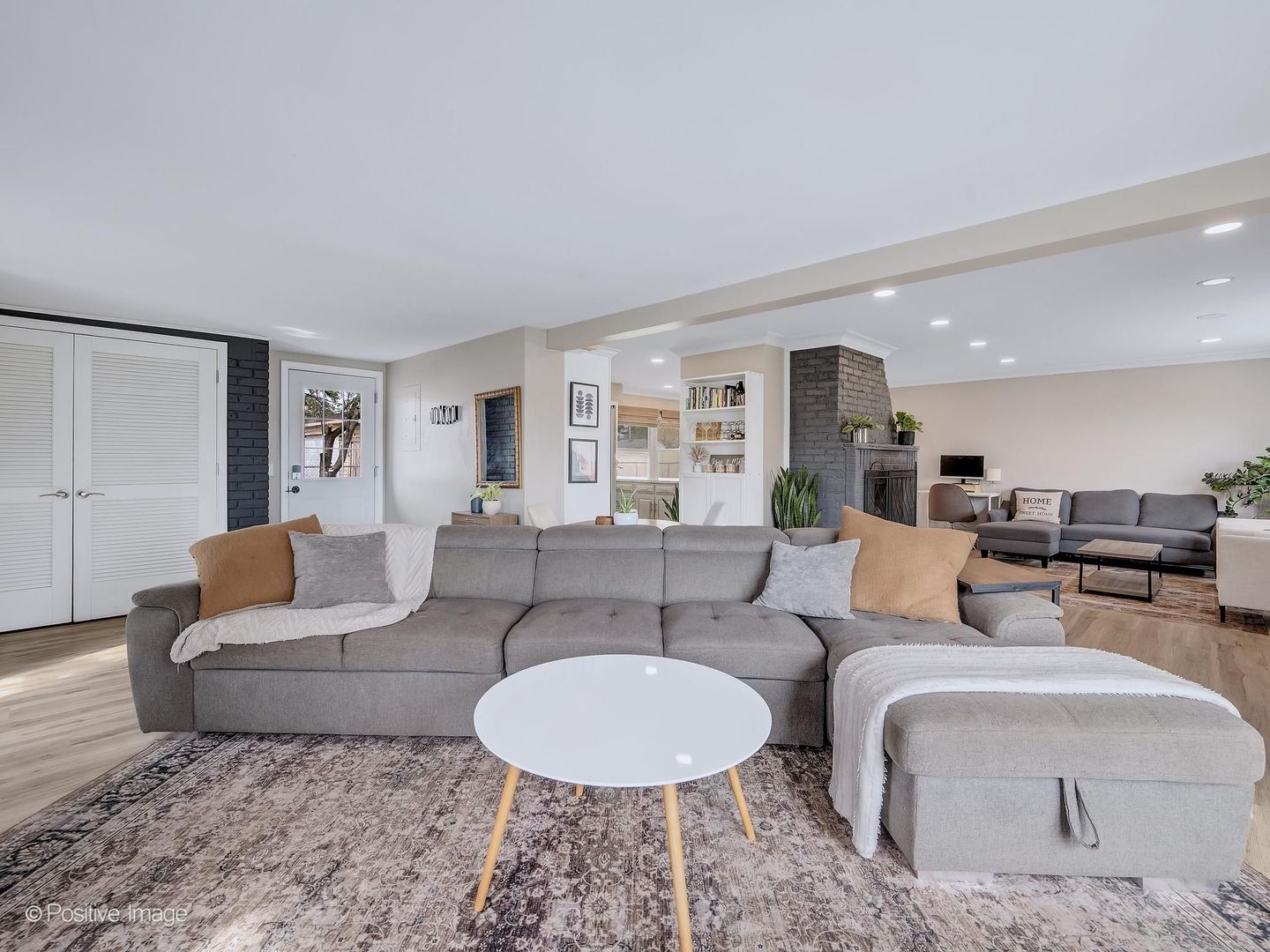 657 W Armitage Avenue, Elmhurst, IL 60126