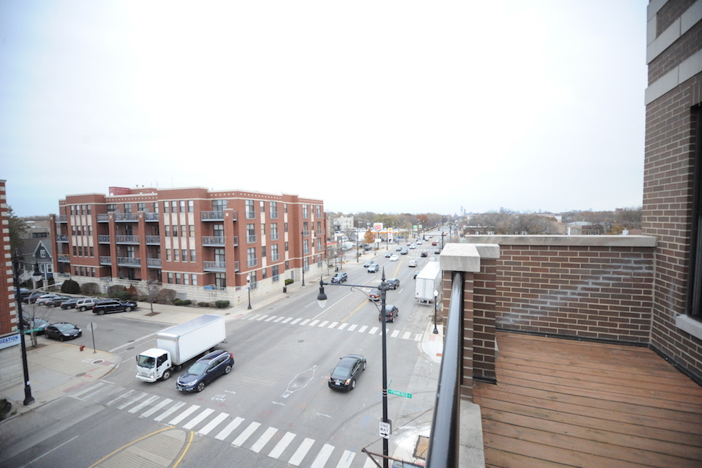 2903 W Irving Park Road, Chicago, IL 60618