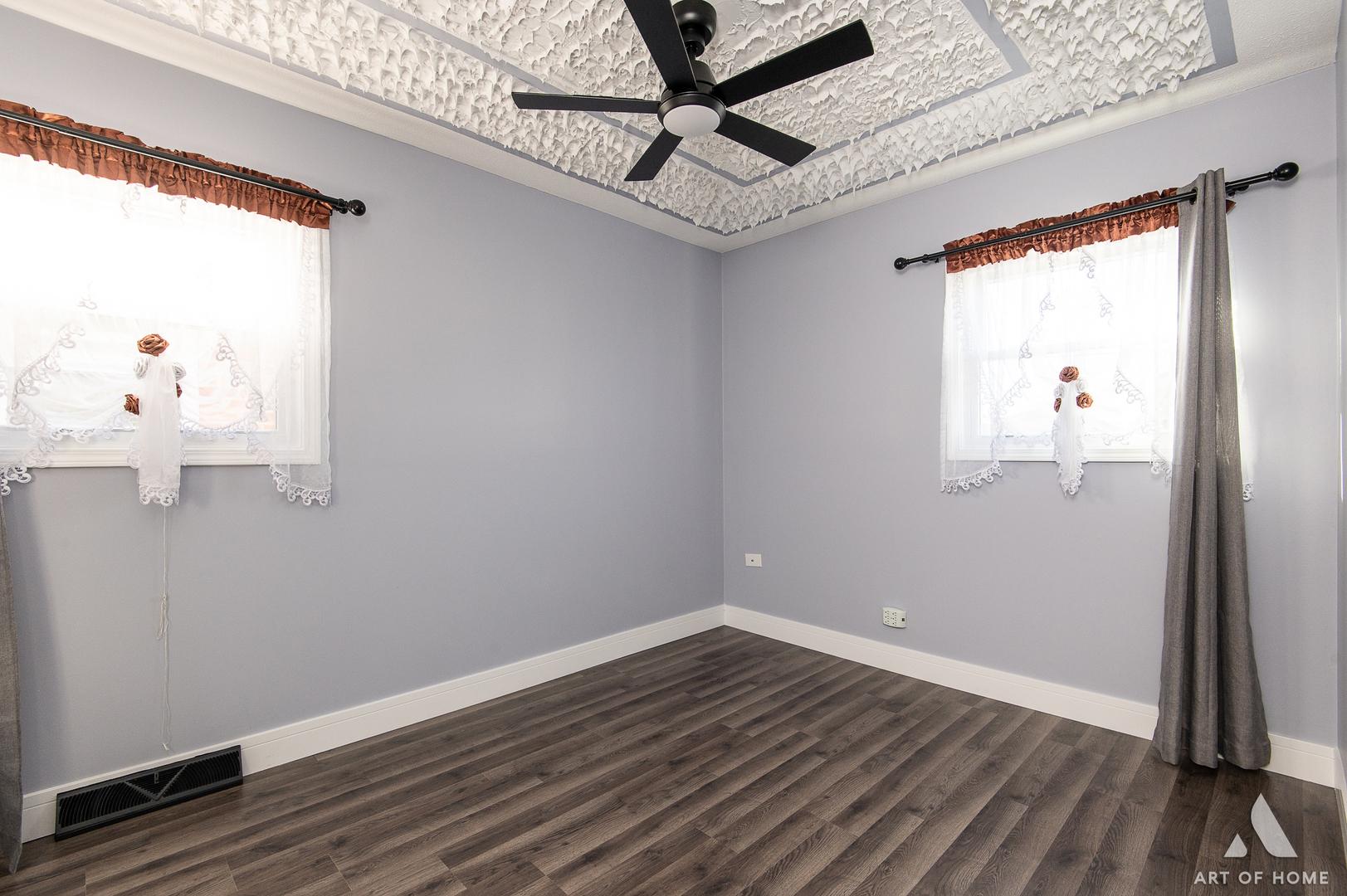 7828 Lotus Avenue, Burbank, IL 60459