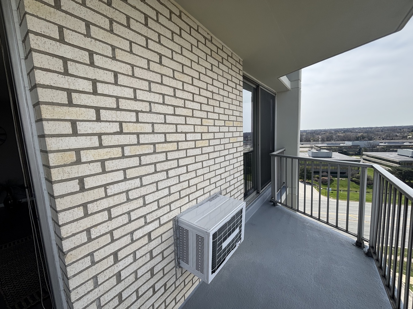 40 N Tower Road #10, Oak Brook, IL 60523