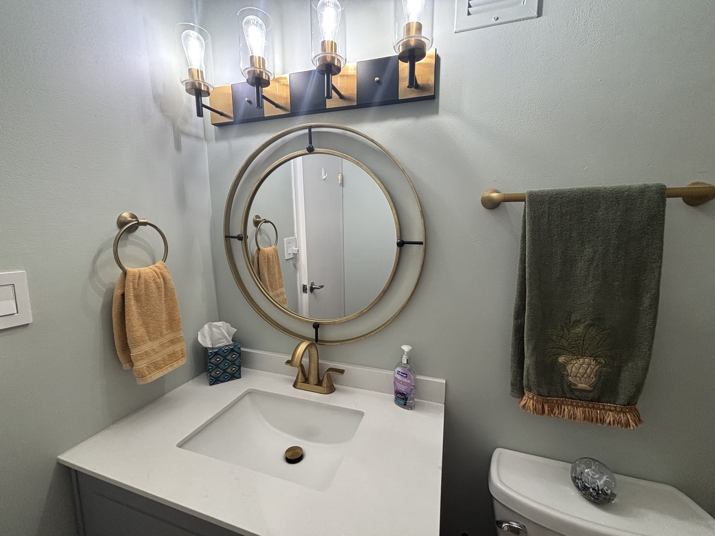 40 N Tower Road #10, Oak Brook, IL 60523