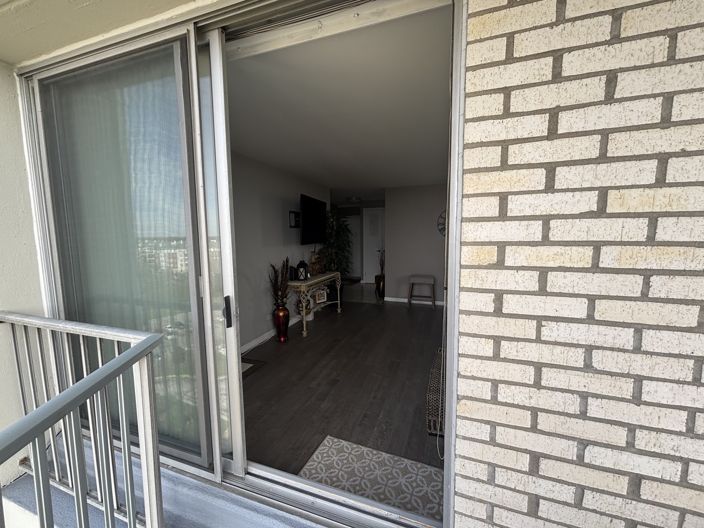 40 N Tower Road #10, Oak Brook, IL 60523