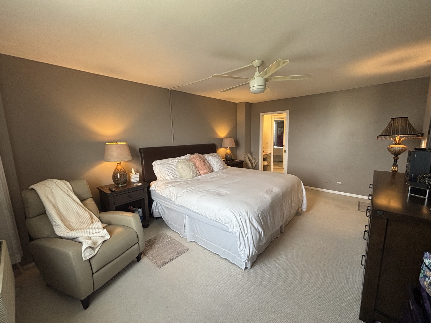 40 N Tower Road #10, Oak Brook, IL 60523