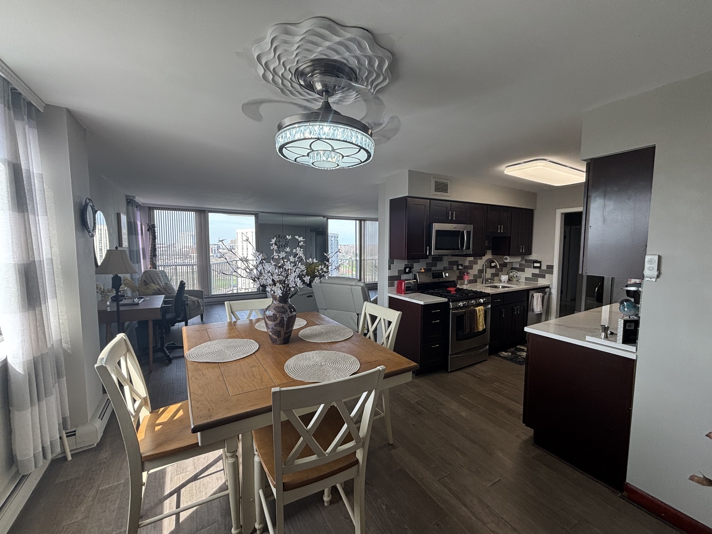 40 N Tower Road #10, Oak Brook, IL 60523