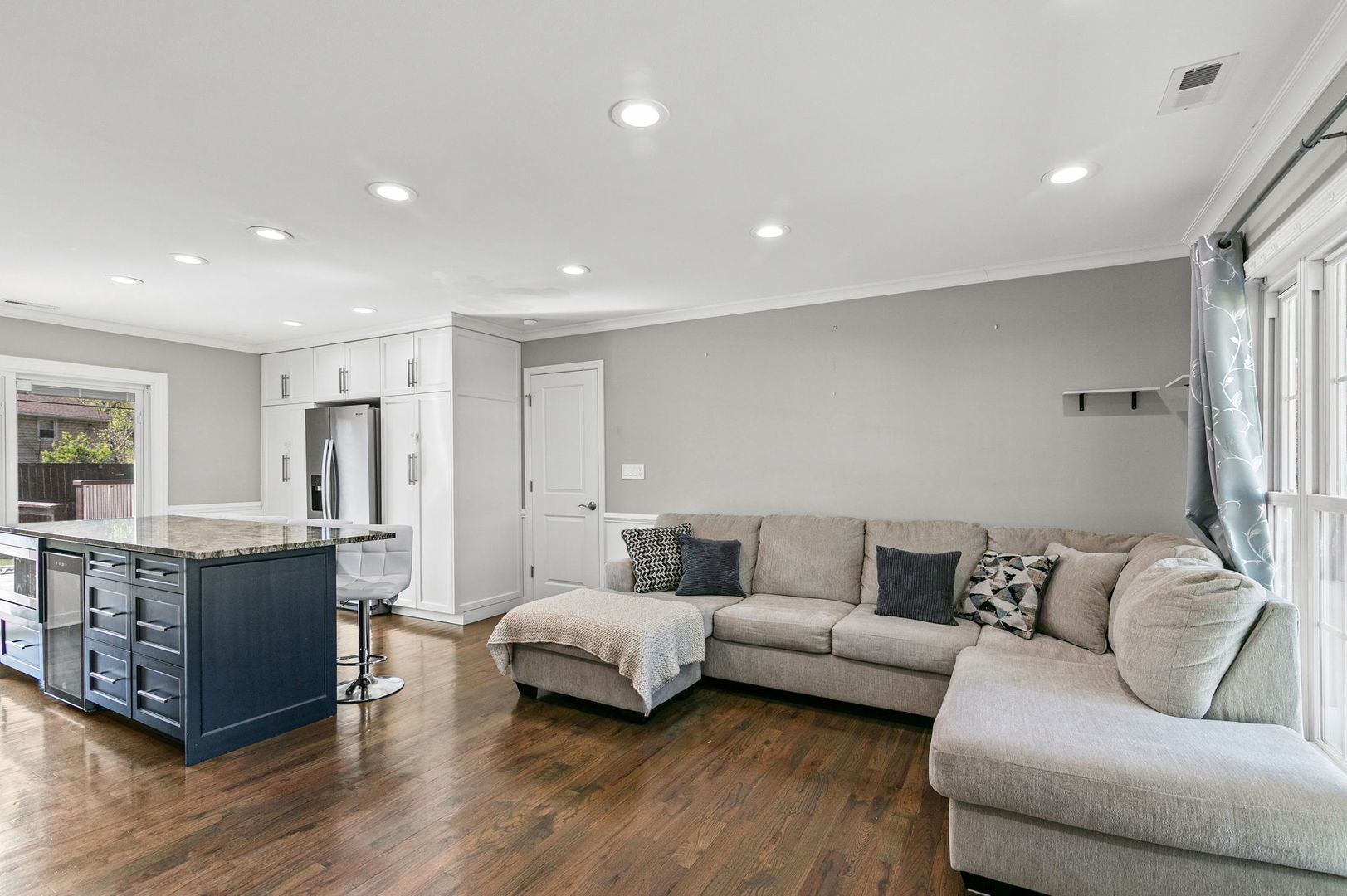 604 Newberry Drive, Streamwood, IL 60107