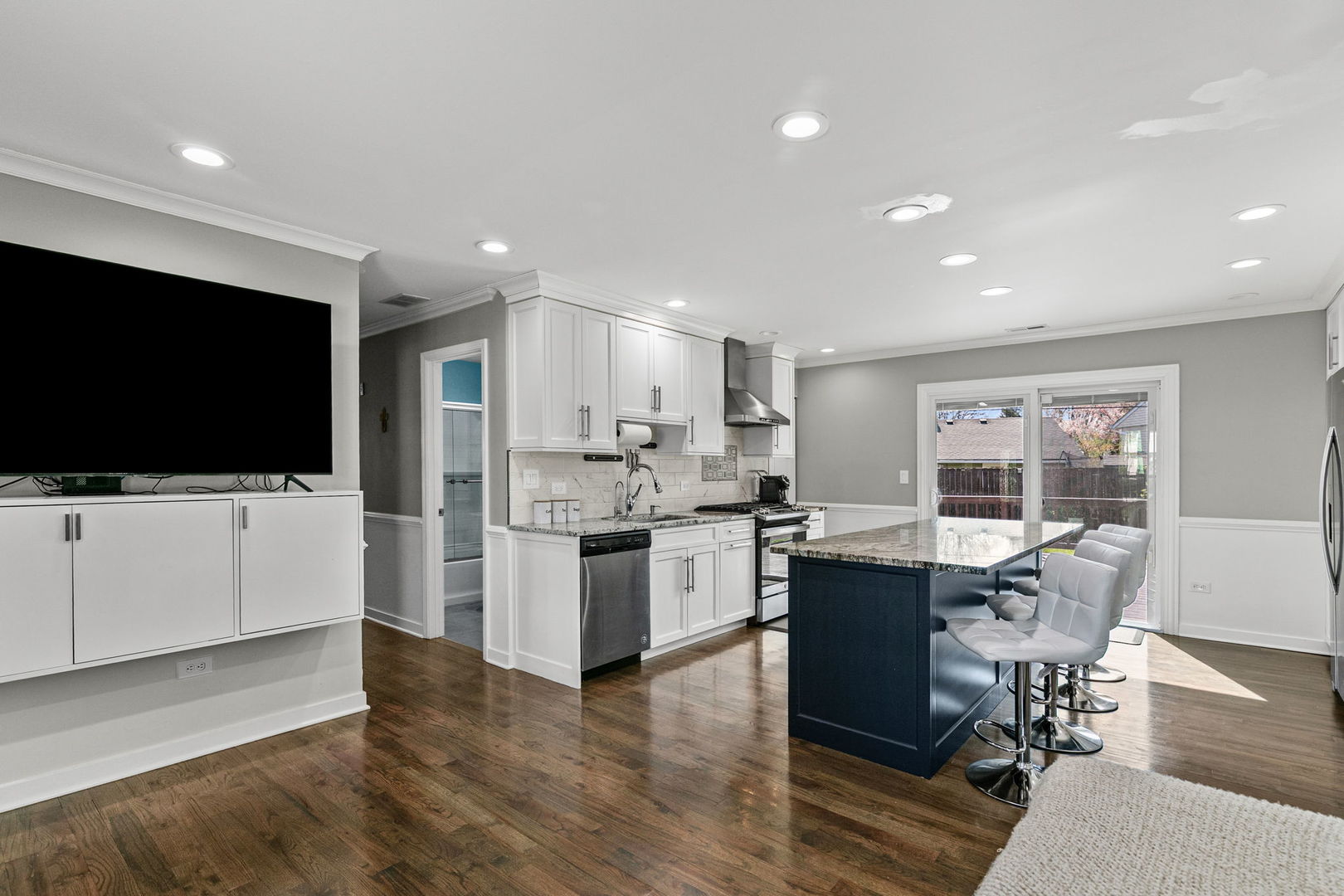 604 Newberry Drive, Streamwood, IL 60107