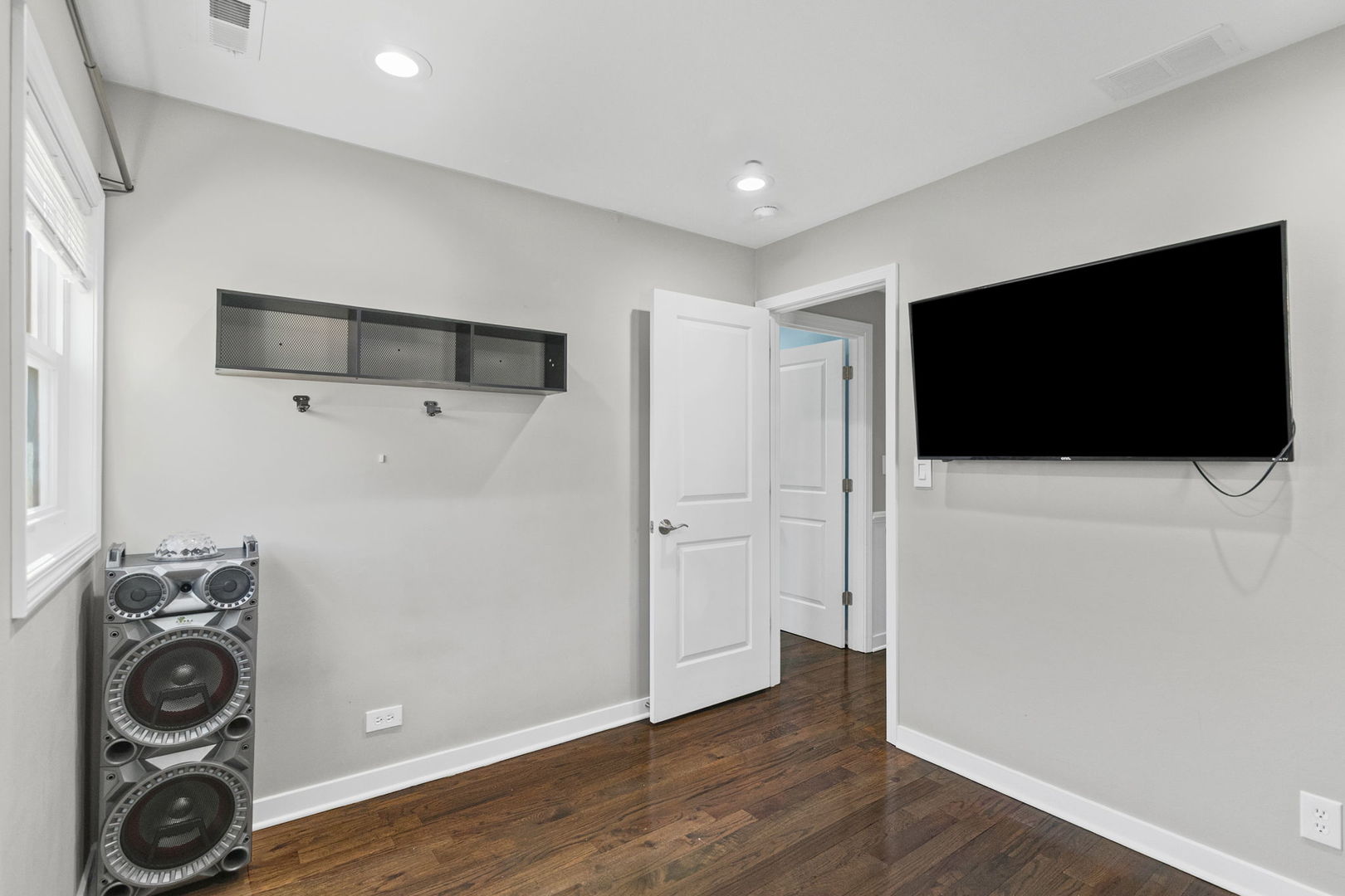 604 Newberry Drive, Streamwood, IL 60107