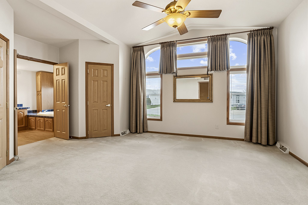 22930 Glen Eagle Drive, Frankfort, IL 60423