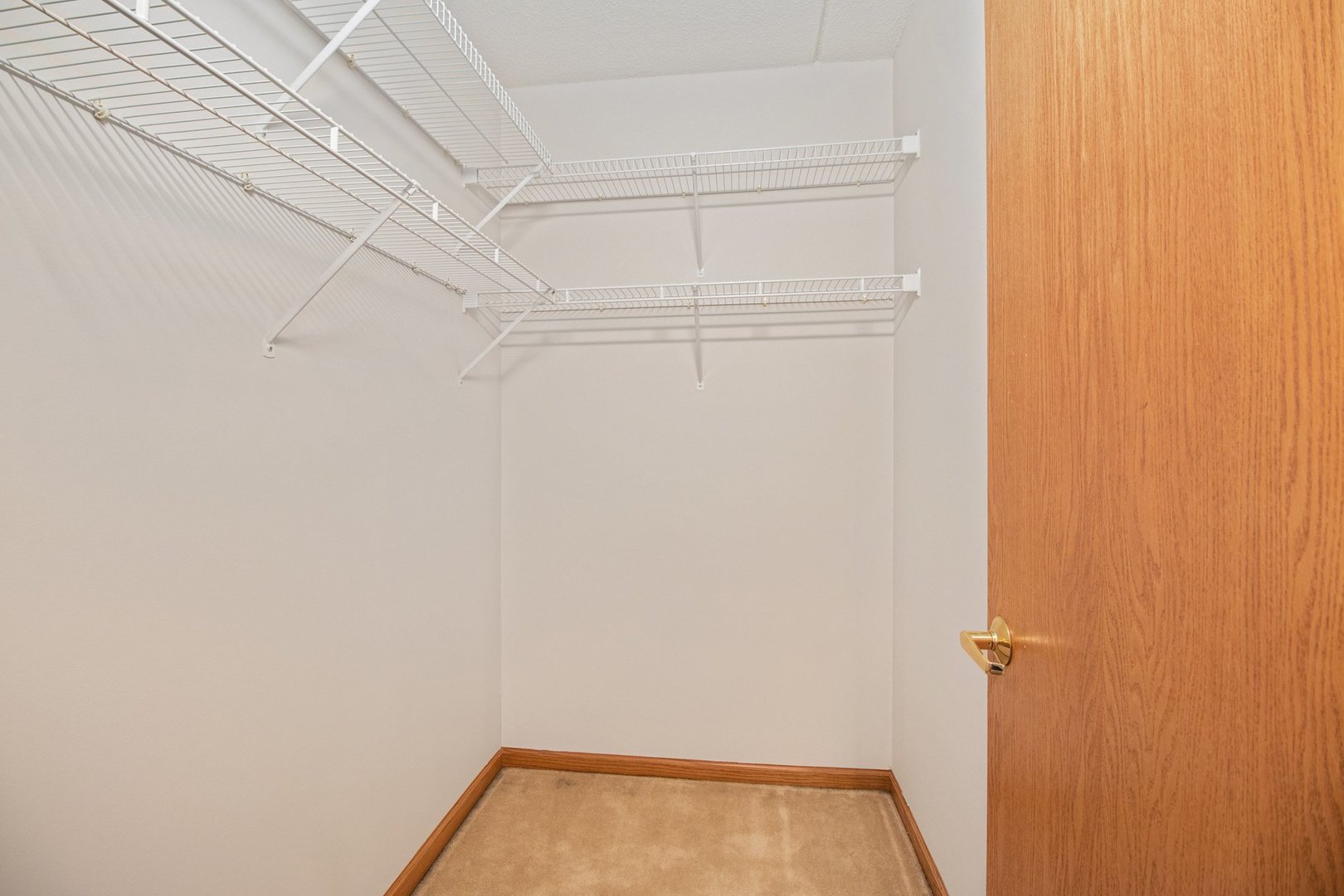 1327 E Washington Street #309, Des Plaines, IL 60016