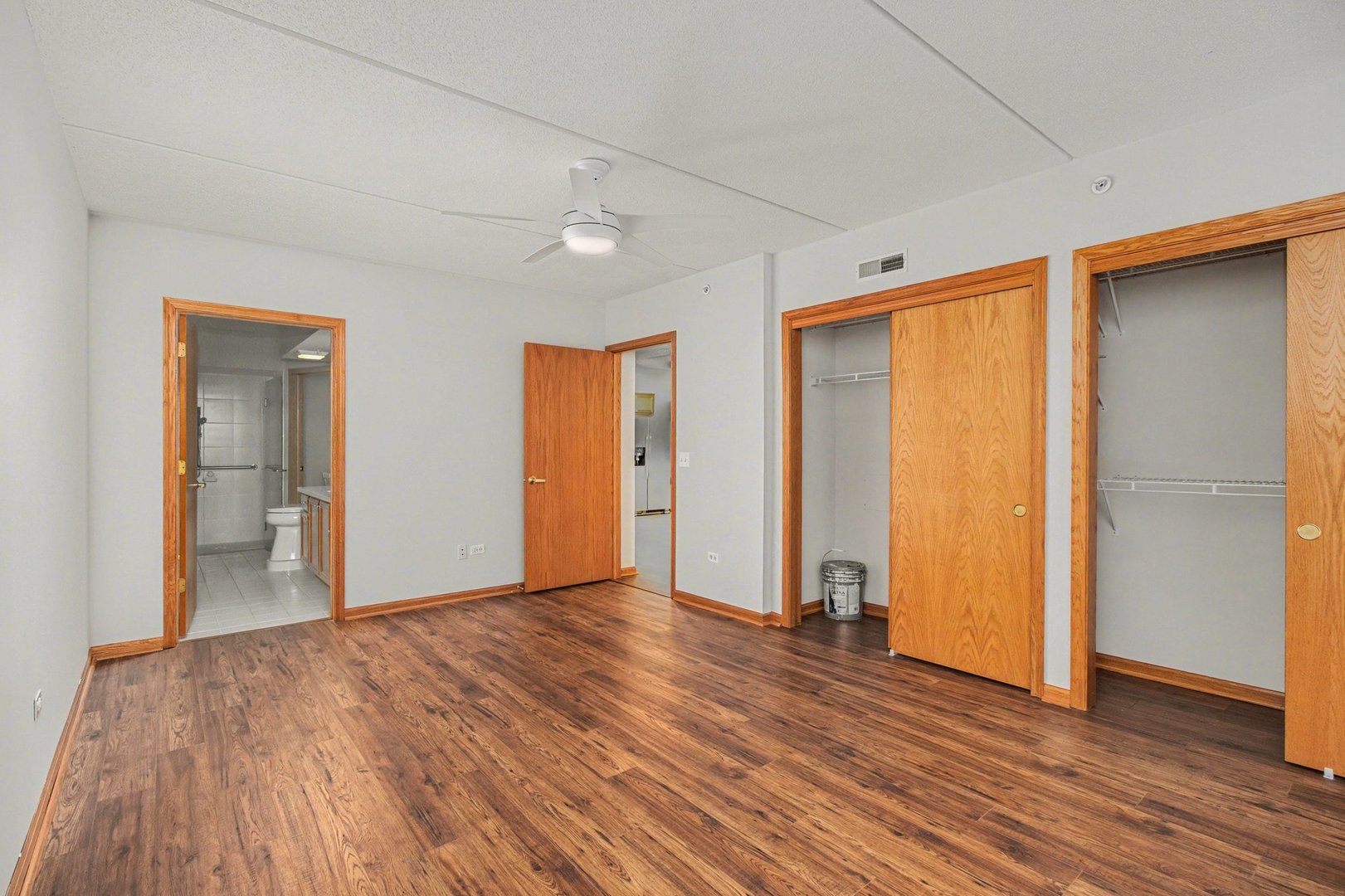 1327 E Washington Street #309, Des Plaines, IL 60016