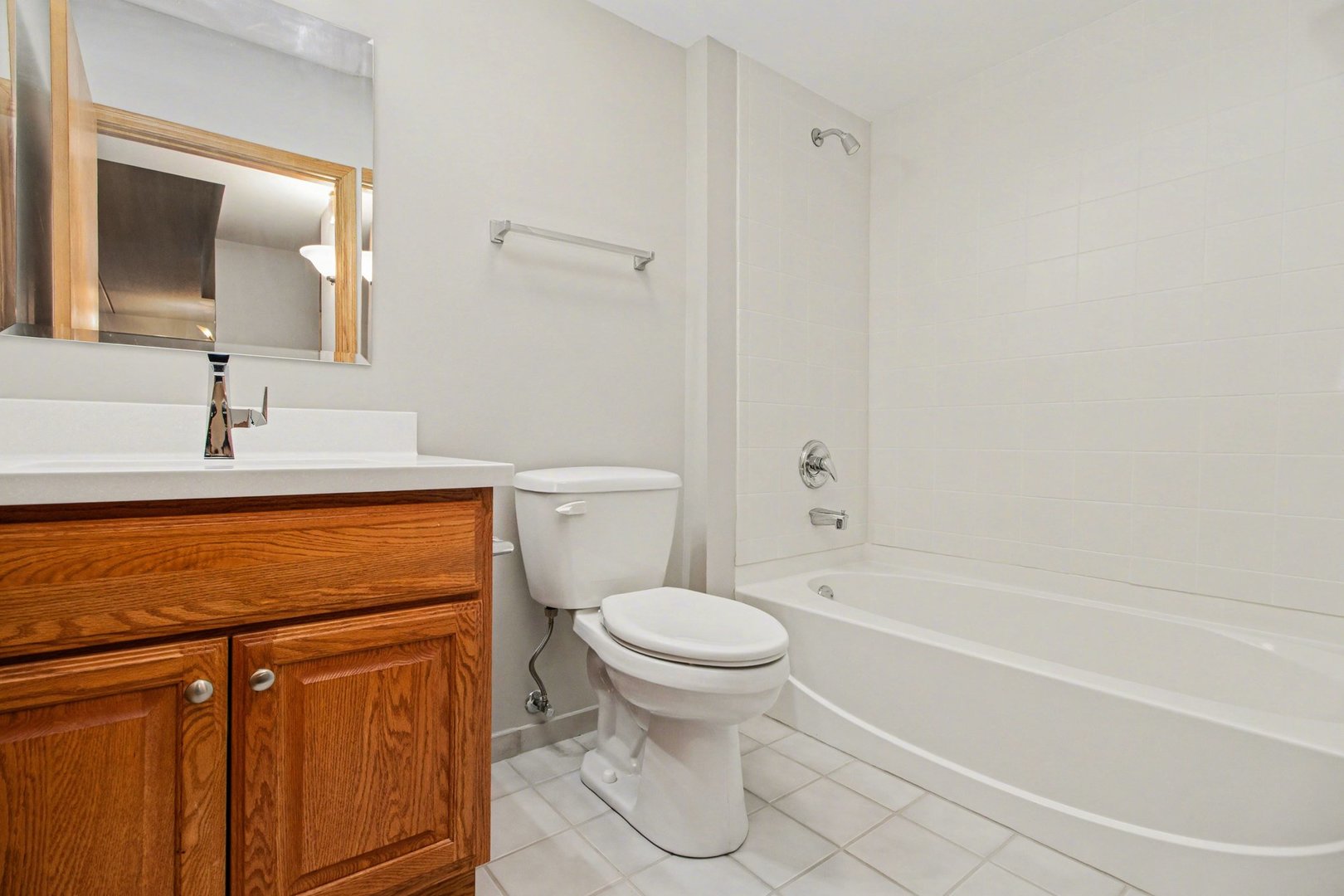 1327 E Washington Street #309, Des Plaines, IL 60016