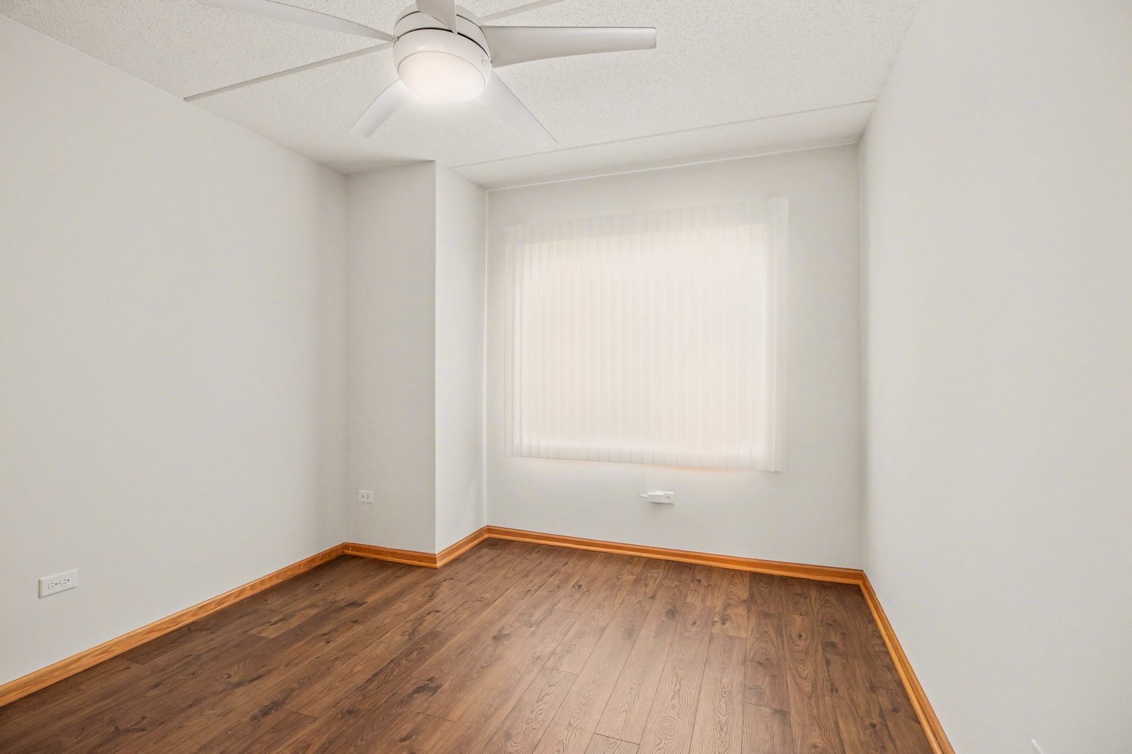 1327 E Washington Street #309, Des Plaines, IL 60016