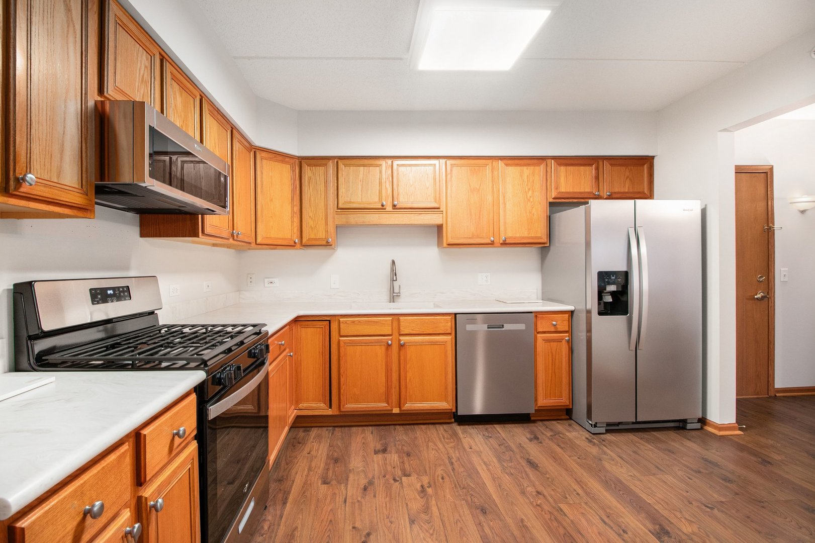 1327 E Washington Street #309, Des Plaines, IL 60016