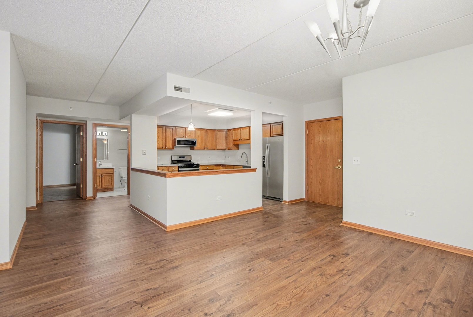 1327 E Washington Street #309, Des Plaines, IL 60016