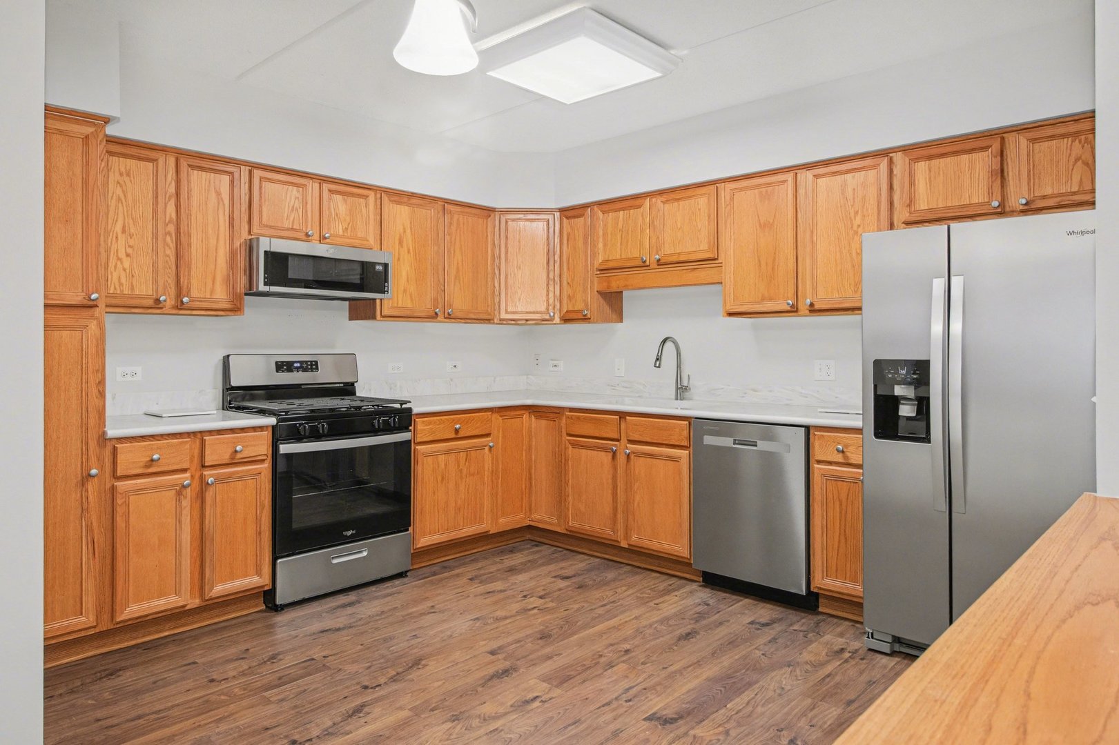 1327 E Washington Street #309, Des Plaines, IL 60016