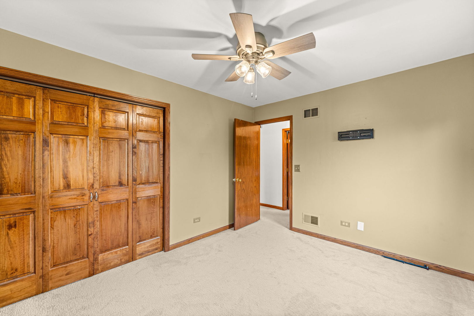 2 Rutgers Court, Hawthorn Woods, IL 60047