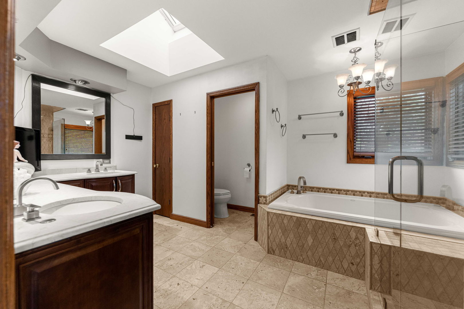 2 Rutgers Court, Hawthorn Woods, IL 60047