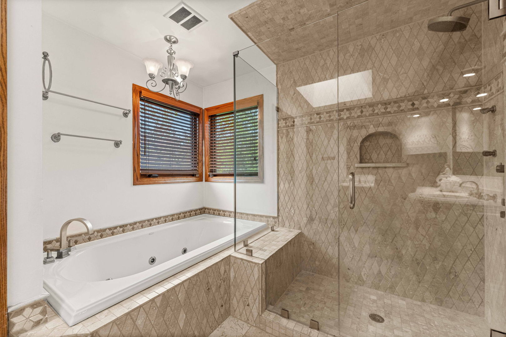 2 Rutgers Court, Hawthorn Woods, IL 60047