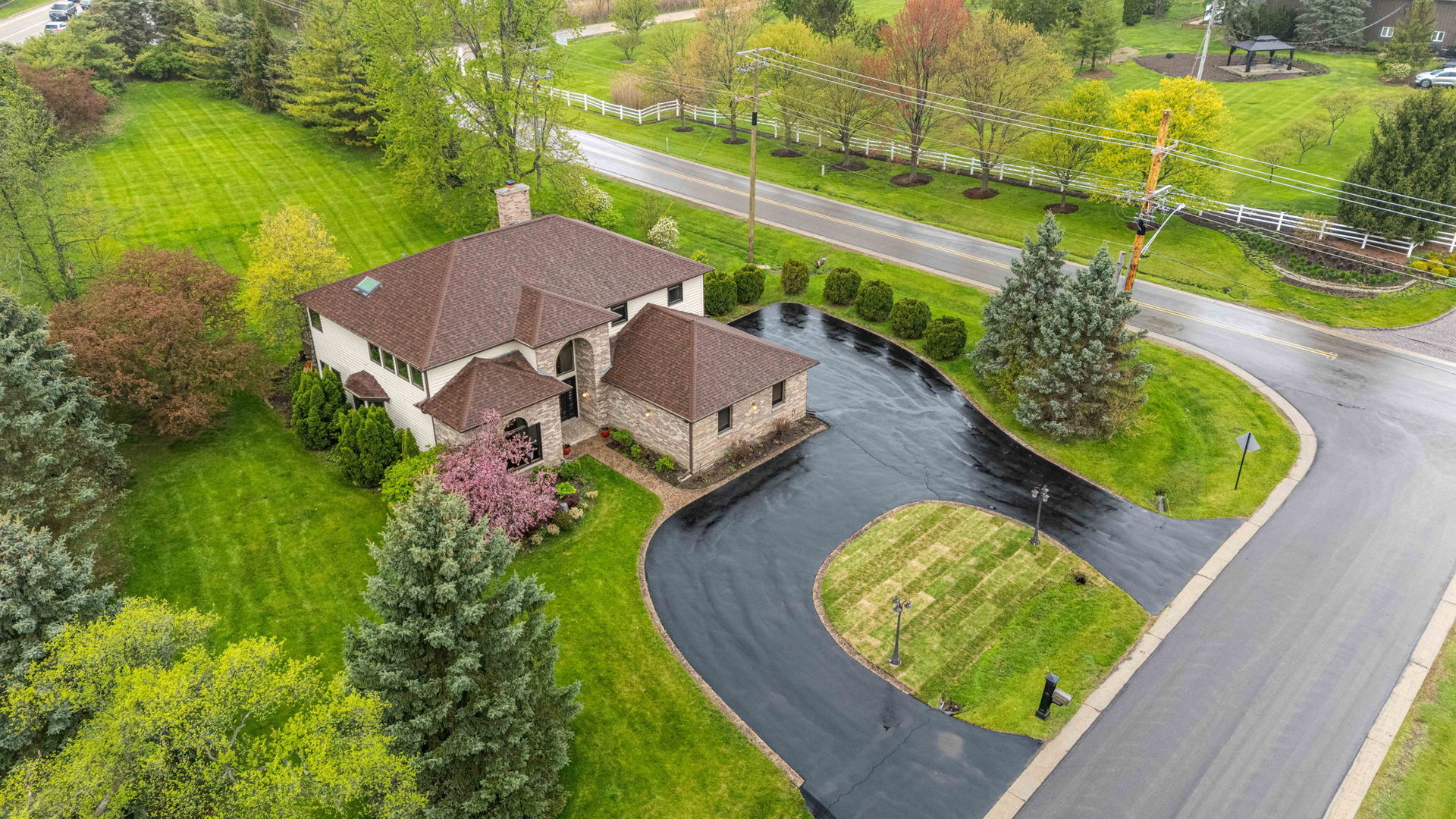 2 Rutgers Court, Hawthorn Woods, IL 60047