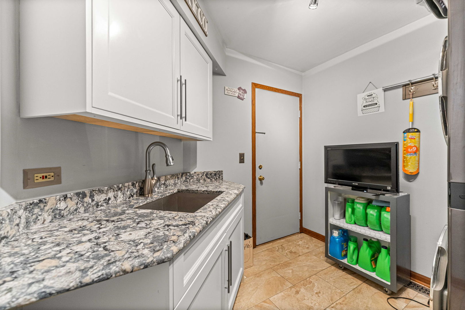 2 Rutgers Court, Hawthorn Woods, IL 60047