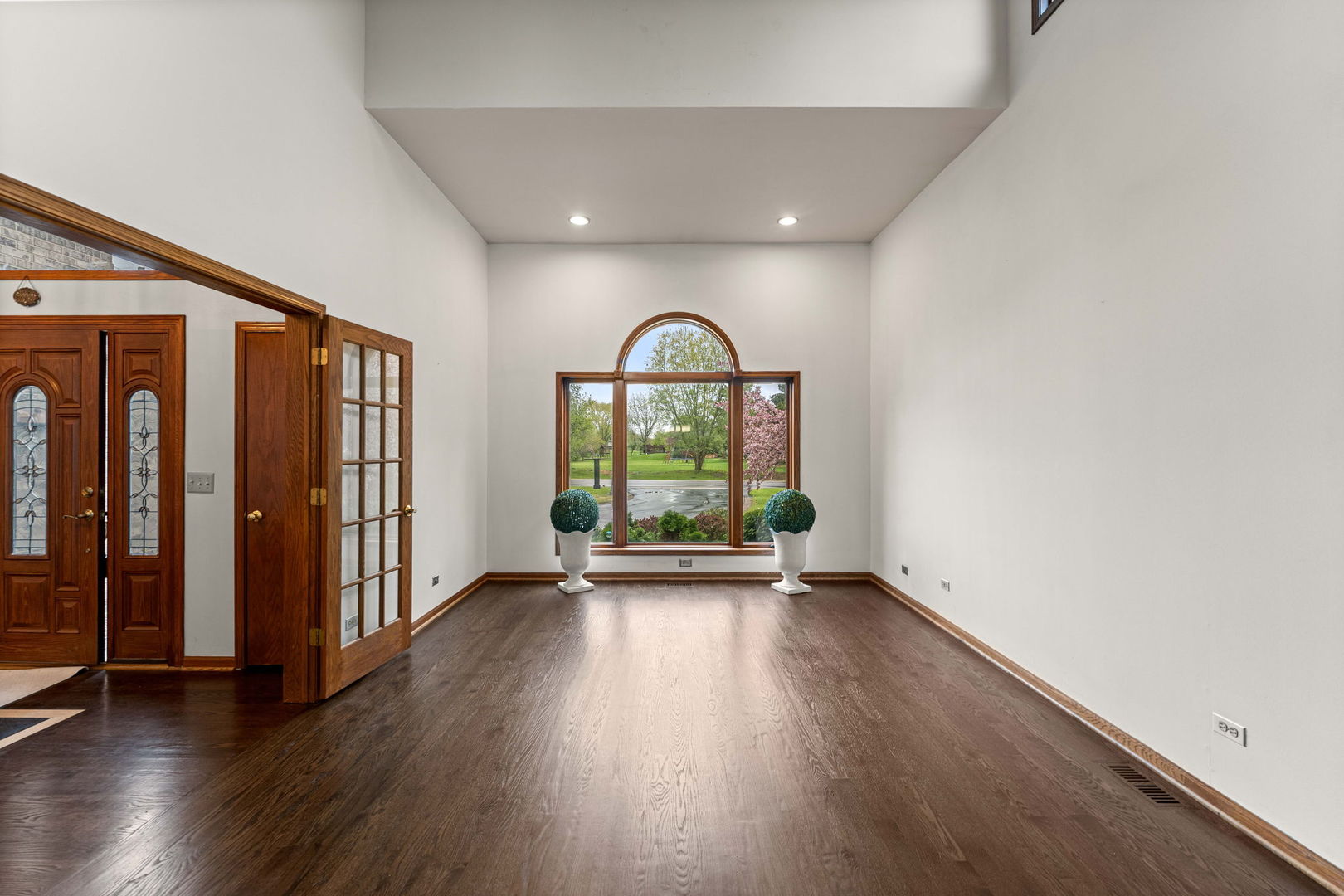 2 Rutgers Court, Hawthorn Woods, IL 60047