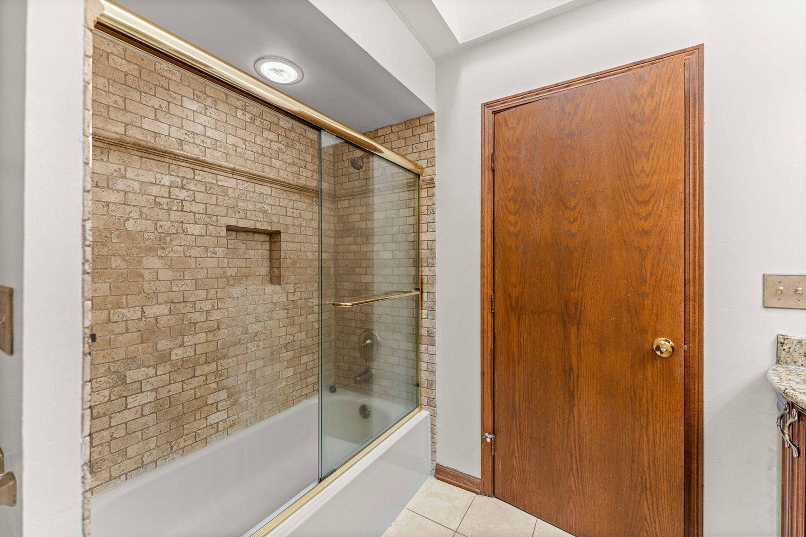 2 Rutgers Court, Hawthorn Woods, IL 60047