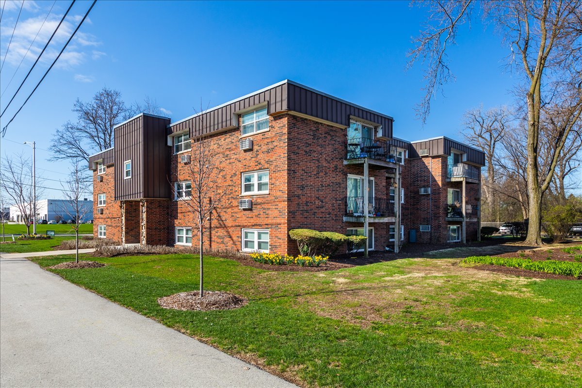 5740 East Avenue #2D, Countryside, IL 60525