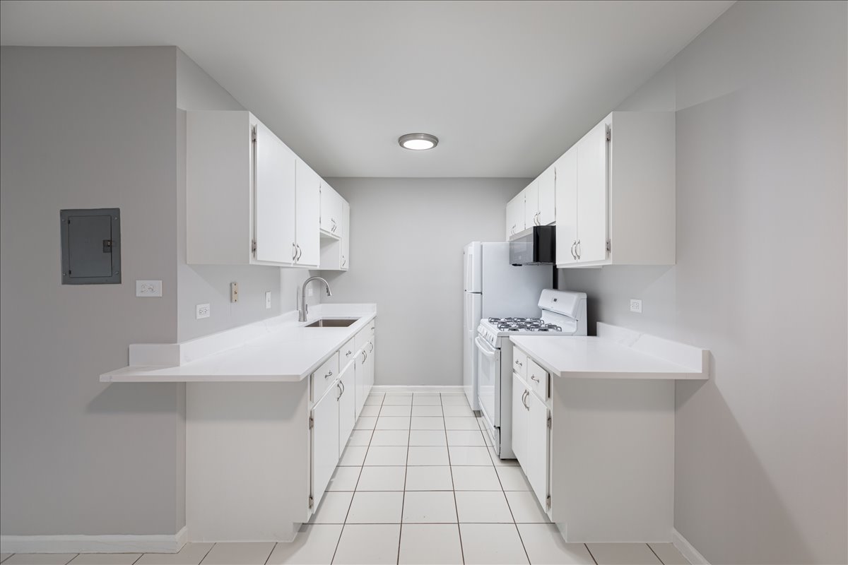 5740 East Avenue #2D, Countryside, IL 60525