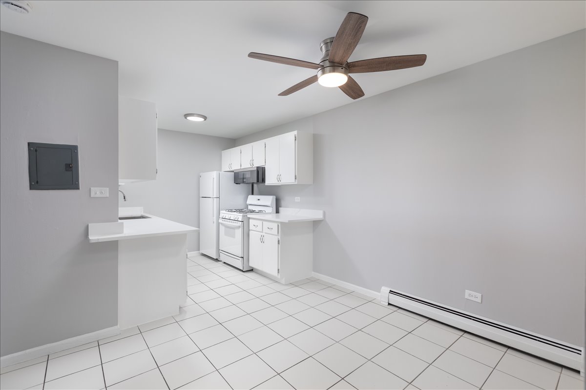 5740 East Avenue #2D, Countryside, IL 60525