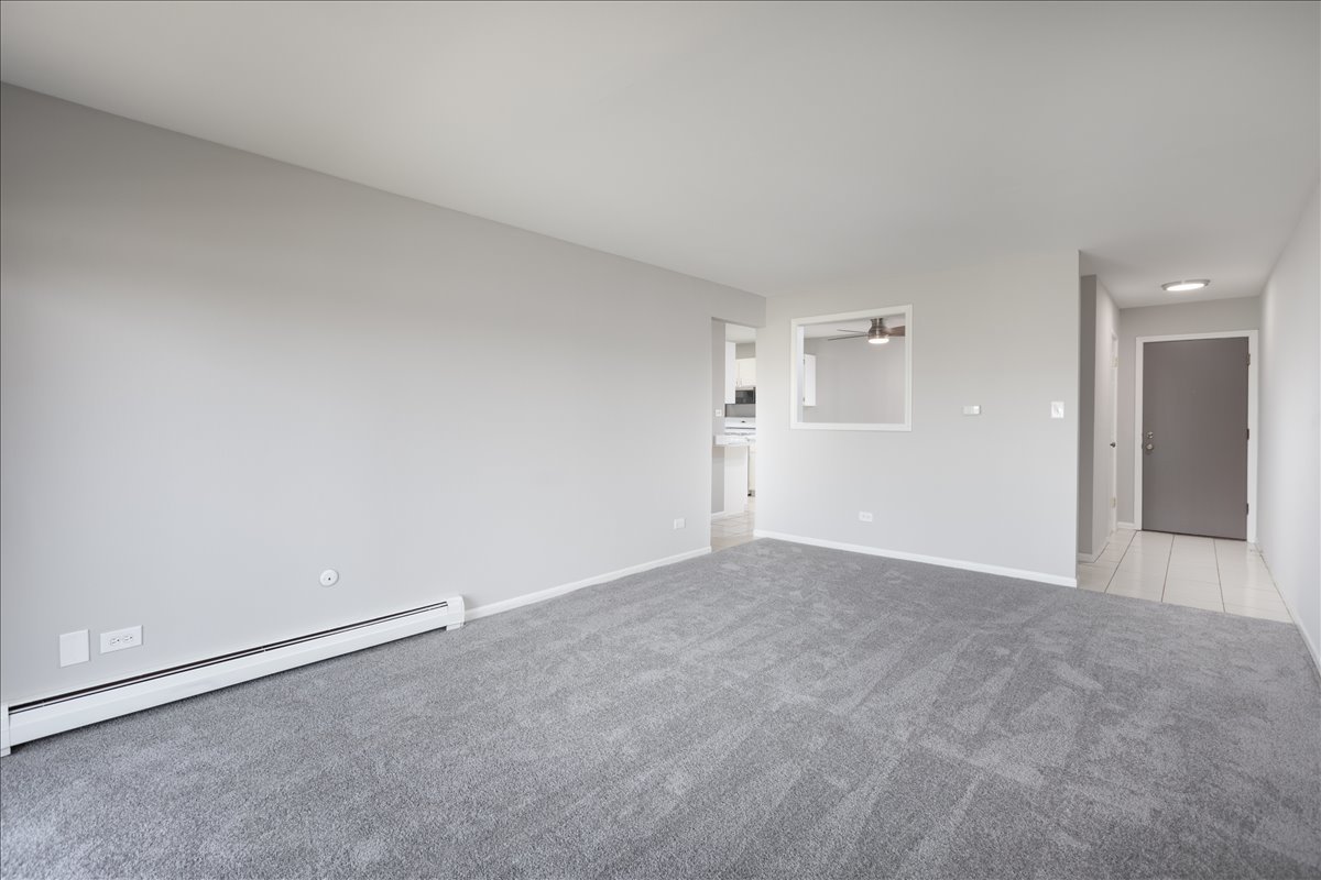 5740 East Avenue #2D, Countryside, IL 60525