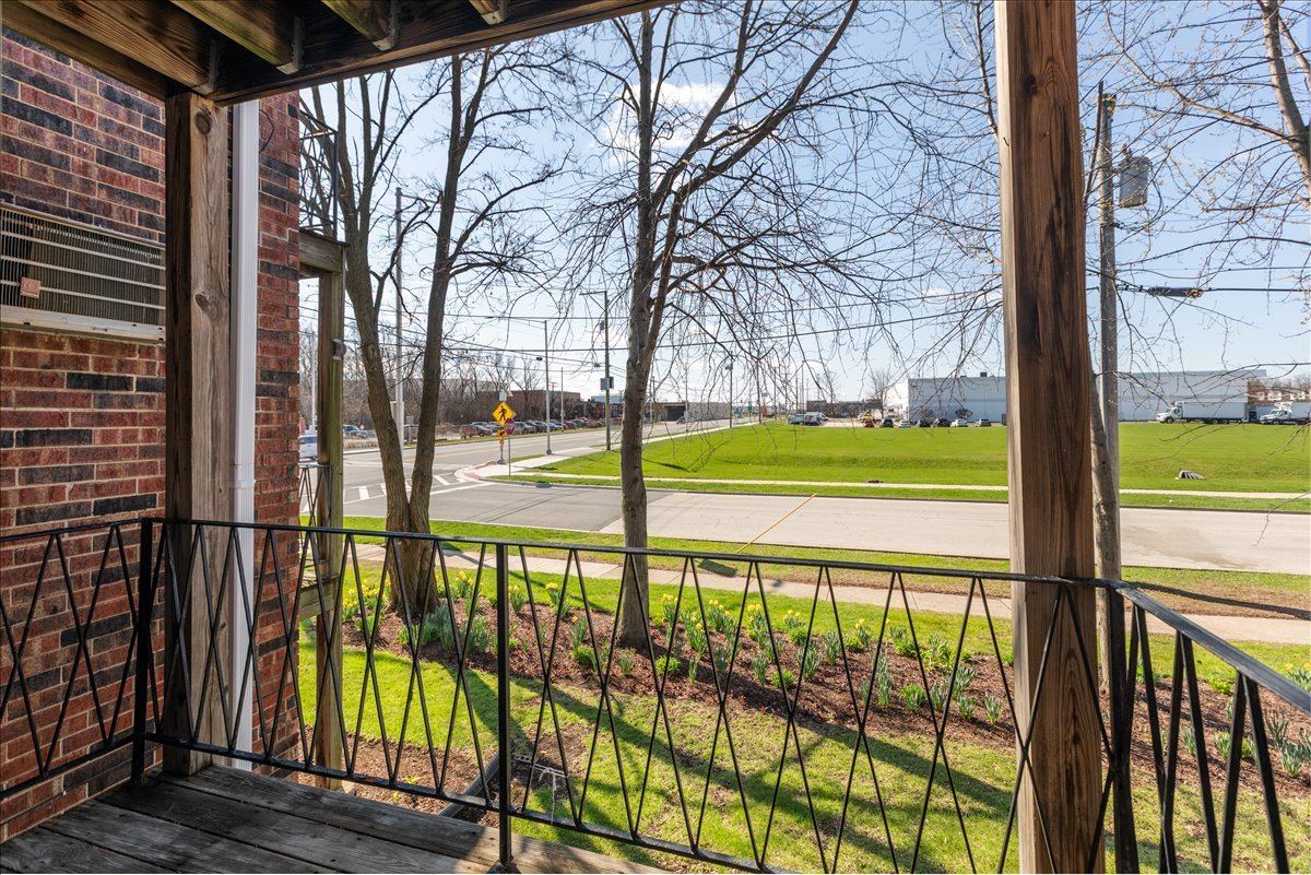 5740 East Avenue #2D, Countryside, IL 60525