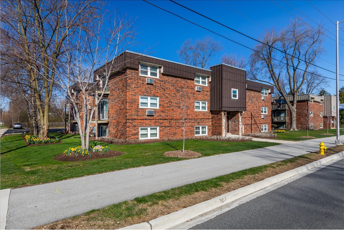 5740 East Avenue #2D, Countryside, IL 60525