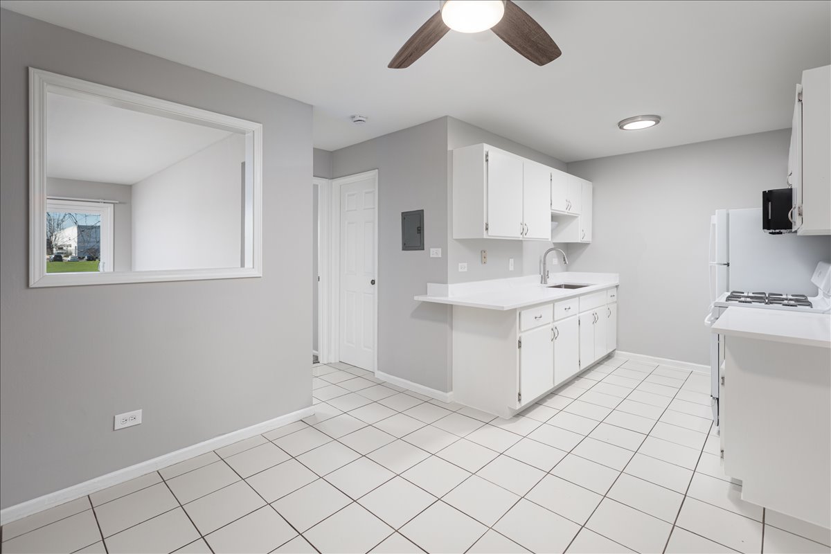 5740 East Avenue #2D, Countryside, IL 60525