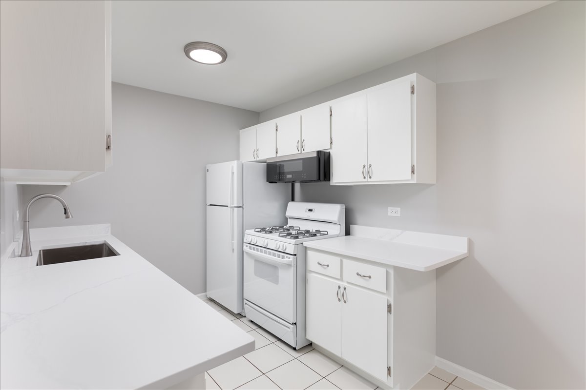 5740 East Avenue #2D, Countryside, IL 60525