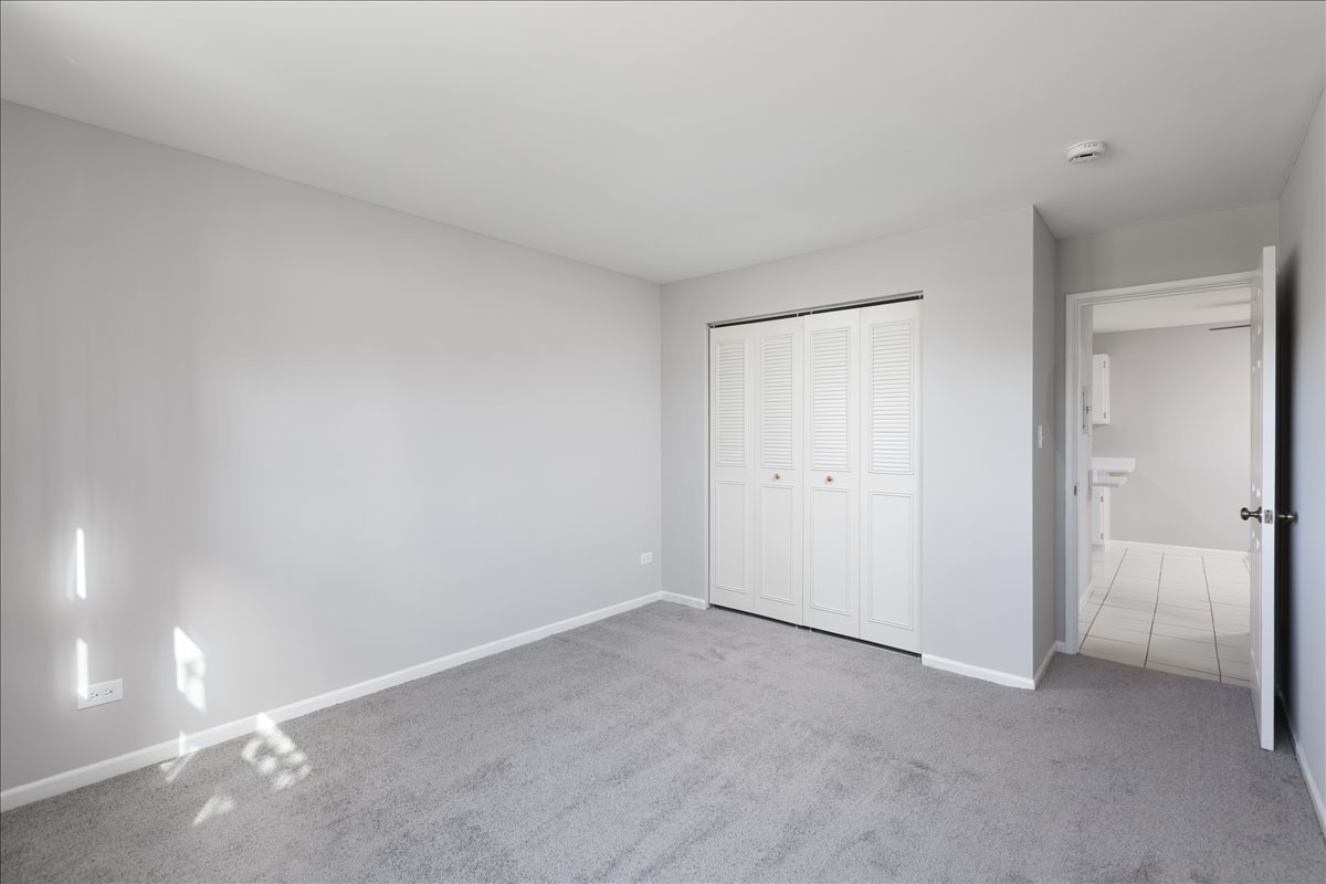 5740 East Avenue #2D, Countryside, IL 60525